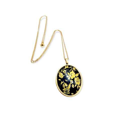Necklace steel gold flowers background black1